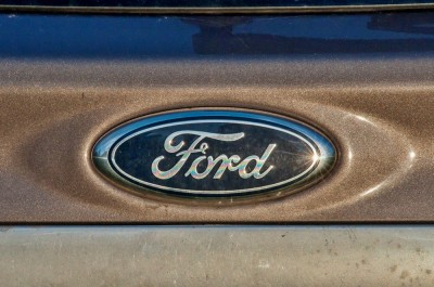 AutoBody-Review Ford patents self-driver with a drone